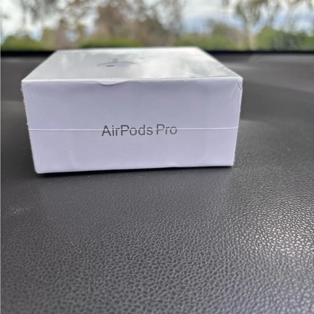 Apple White Wireless Earbuds